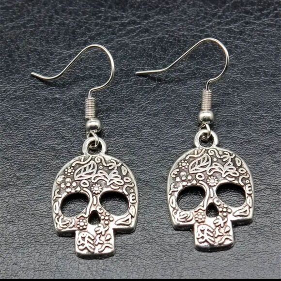 Minimalist sugar skull earrings dia de los muertos jewelry - Picture 2 of 5